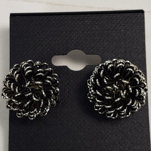 Women's Stunning Gun Metal Pine Cone Stud Earrings - Stylish & Elegant, 0.5-inch - Picture 1 of 7